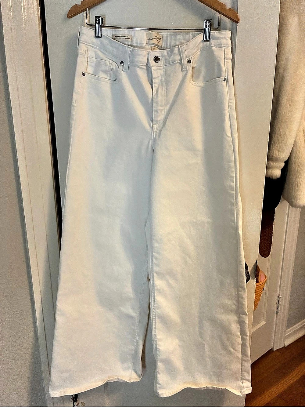 Universal Thread High Rise Everyday Wide Leg Wide Leg Jeans in White Size 14R